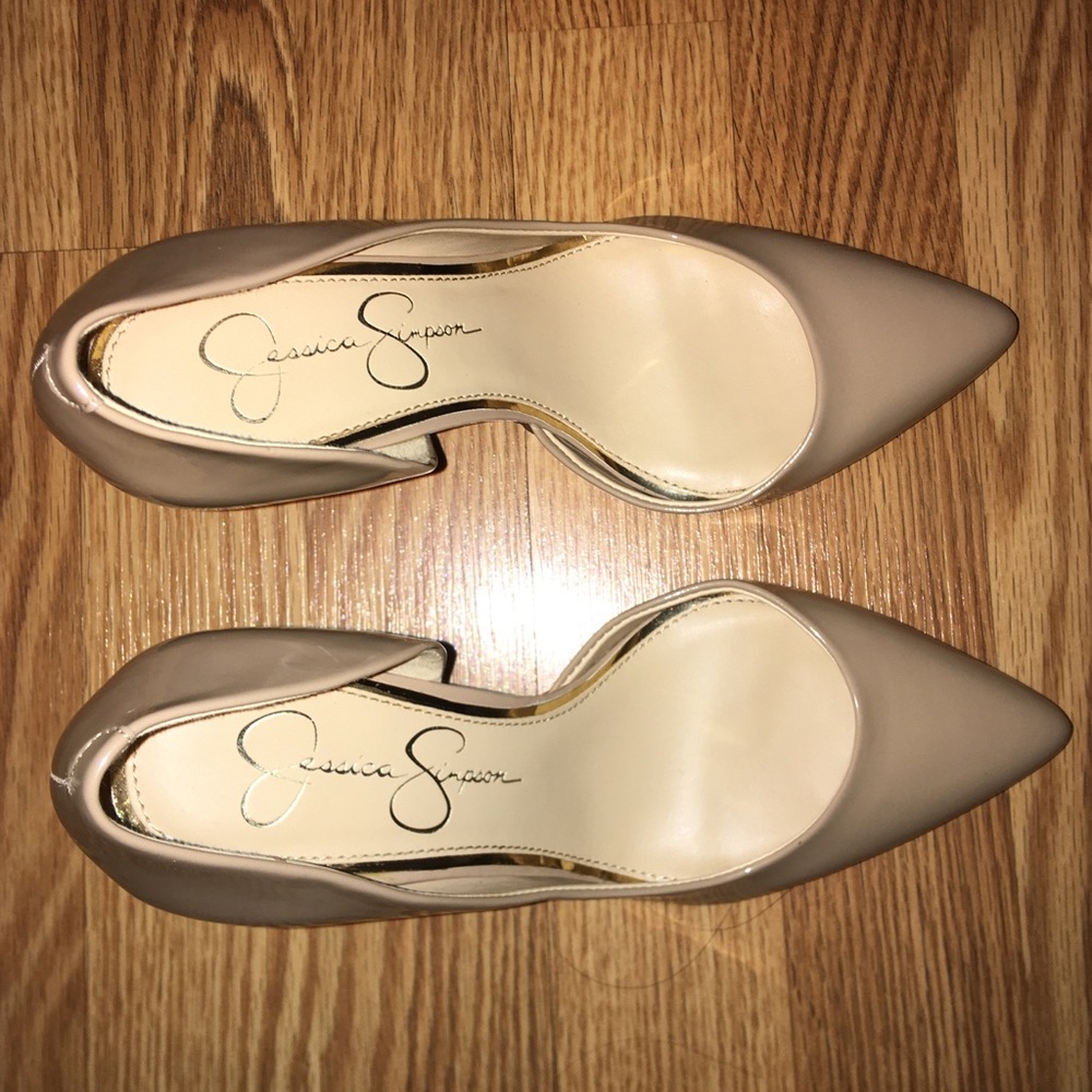 Taupe / Tan / Cream pumps 👠